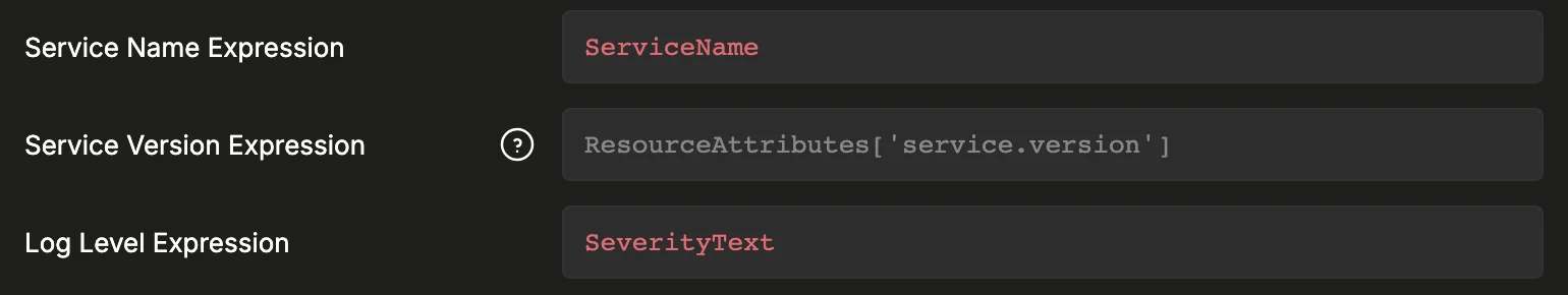 Campo Service Version Expression nos campos opcionais de uma fonte de log, mostrando o placeholder padrão ResourceAttributes['service.version']